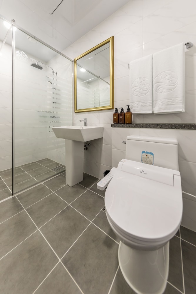 Standard Hotel - Photo 5