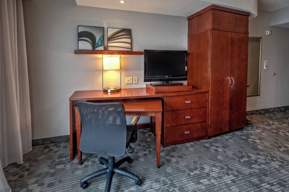 Room, 1 King Bed with Sofa bed (Mobility/Hearing Access, Roll-in Shwr) - Photo 2