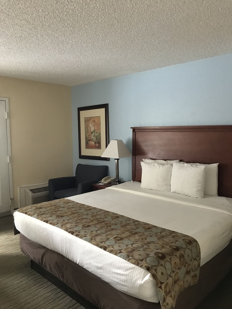 Standard Room, 1 King Bed - Photo 2