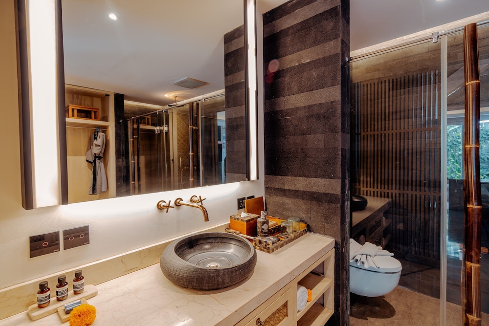 Smart 1 Bedroom Villa with Private Pool & Hot Tub - Photo 20