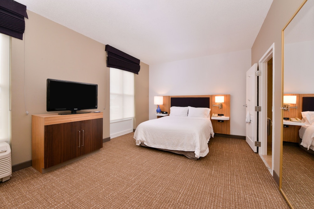 Suite, 1 Double Bed, Accessible, Non Smoking - Photo 4