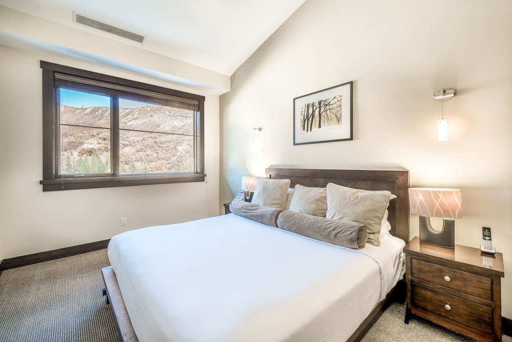 Luxury Condo, 1 Bedroom photo 1