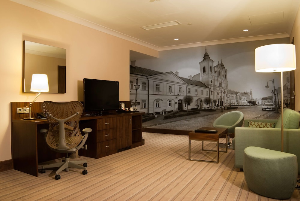 Suite, 1 Bedroom - Photo 1