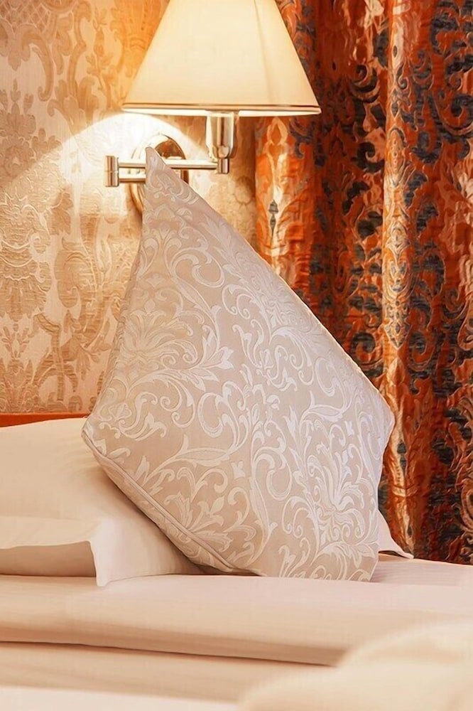 Standard Twin Room - Photo 2
