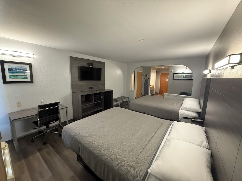 Suite, 2 Queen Beds, Non Smoking - Photo 2