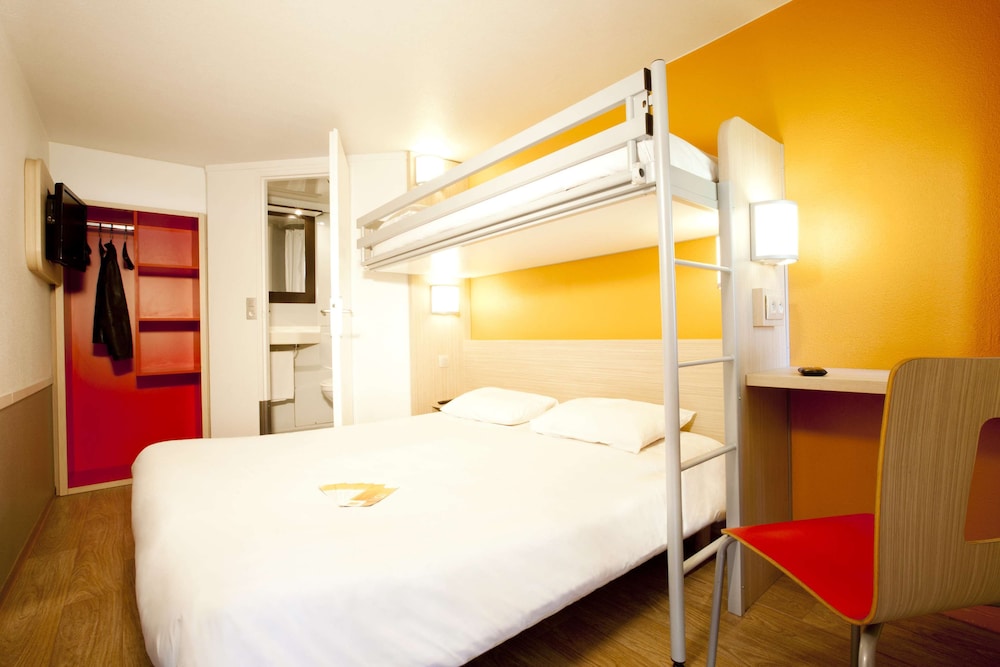 Standard Room, Multiple Beds (1 Double and 1 Single bed) - Photo 1