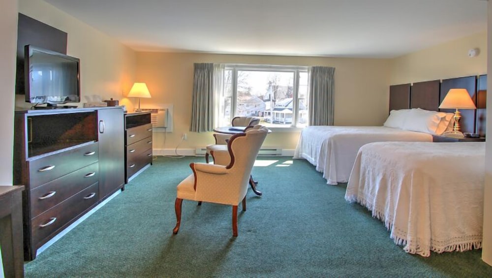 Standard Room, 1 Bedroom, Non Smoking (109/ 110 - 1 Queen/1 Twin Partial OV 2nd Floor)