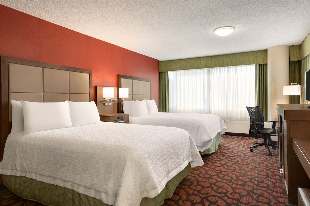 Suite, 2 Bedrooms, Non Smoking (1 King and 2 queen beds) - Photo 3