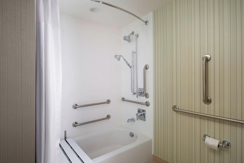 Room, 2 Queen Beds (Mobility/Hearing Accessible, Tub)