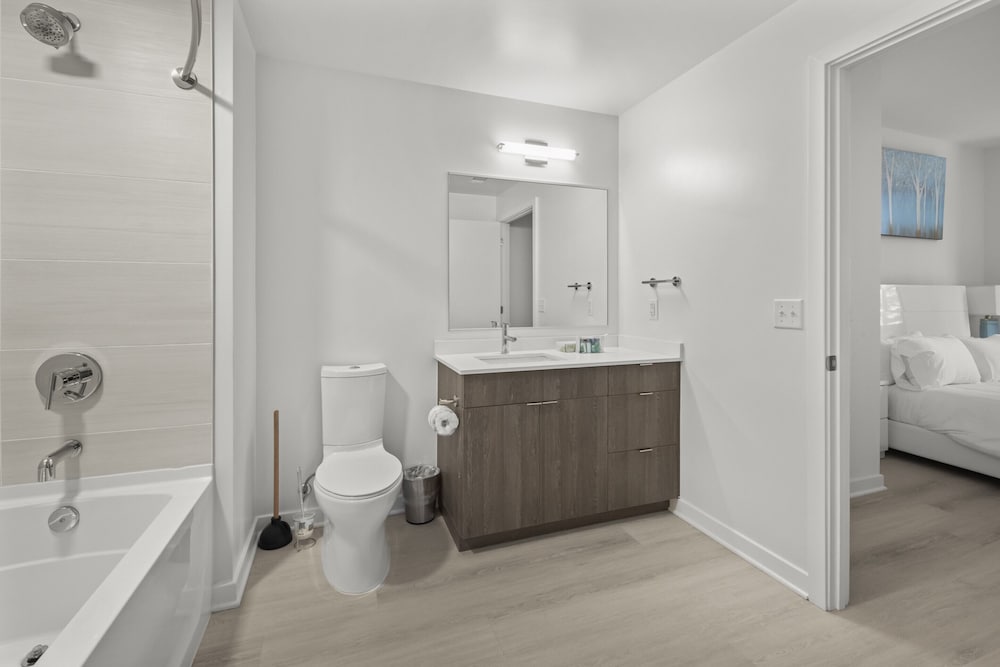Luxury Apartment, 2 Bedrooms, Balcony (Room décor/layout/colors vary by unit) - Photo 15