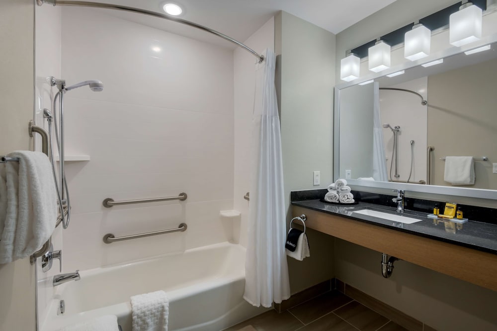 Suite, 2 Queen Beds, Refrigerator & Microwave (with Sofabed) - Photo 3