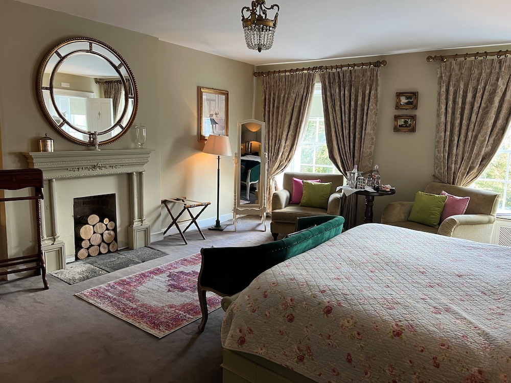 Heritage Period Style Room - Photo 2