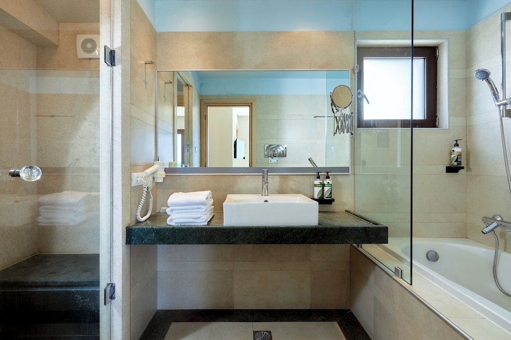 Family Suite Sea View thumbnail 5