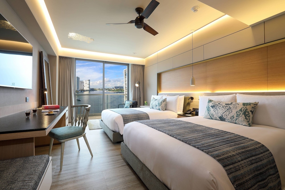 Room, 2 Double Beds, Marina View (Balcony) - Photo 1
