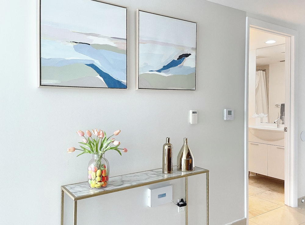 Business Studio Suite, 1 Queen, Balcony, City/River ViewÂ 3705