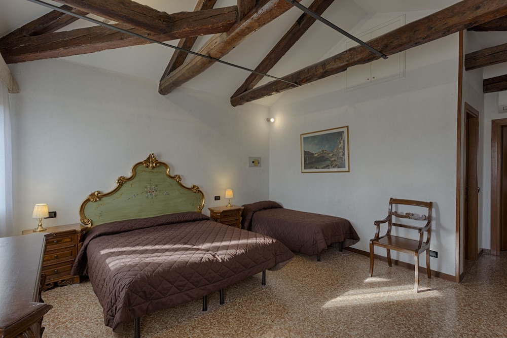 Superior Triple Room photo 3