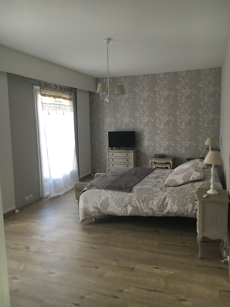 Superior Room, 1 Queen Bed (Louise) photo 1