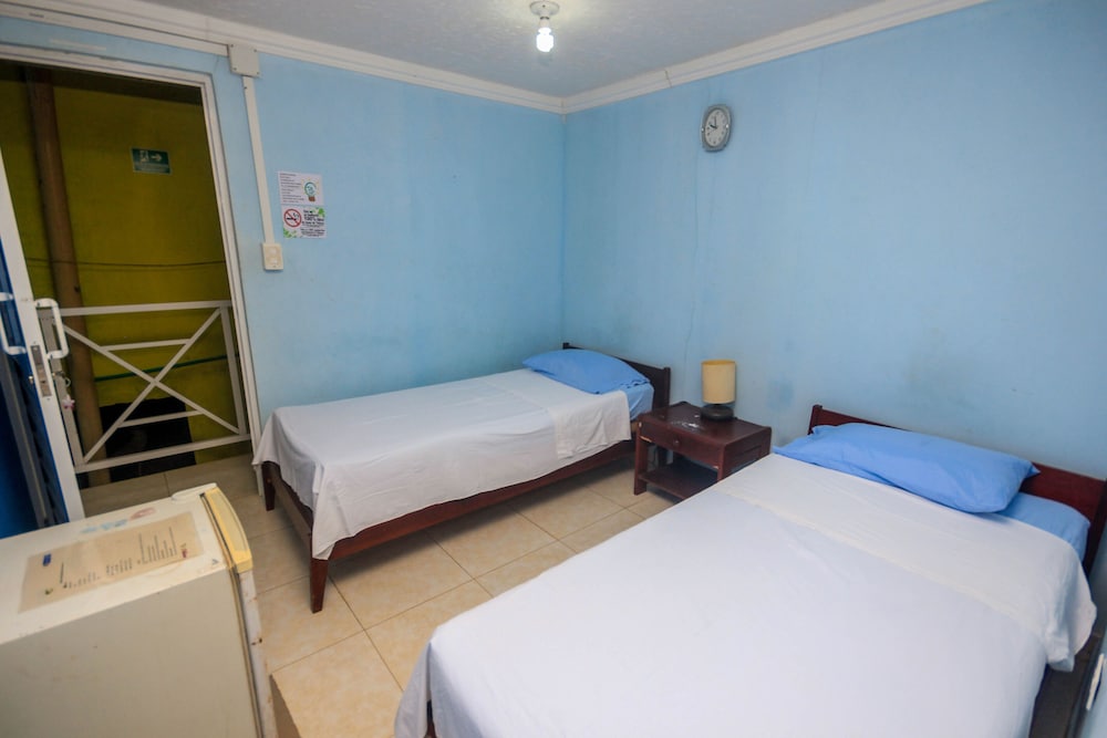 Basic Twin Room, 2 Twin Beds, Private Bathroom photo 3