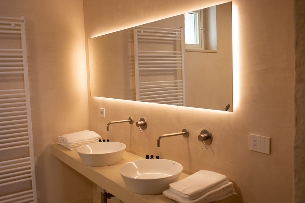 Deluxe Room - Photo 15