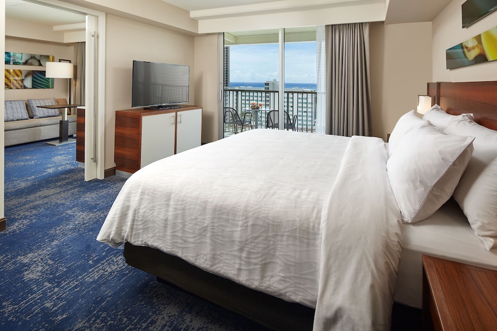 Suite, 1 King Bed - Photo 3