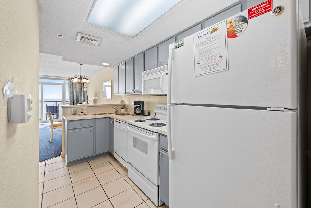 Condo, 1 Bedroom, Ocean View, Oceanfront (813) photo 3