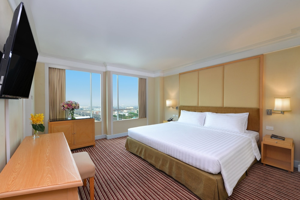 Senior Deluxe Suite