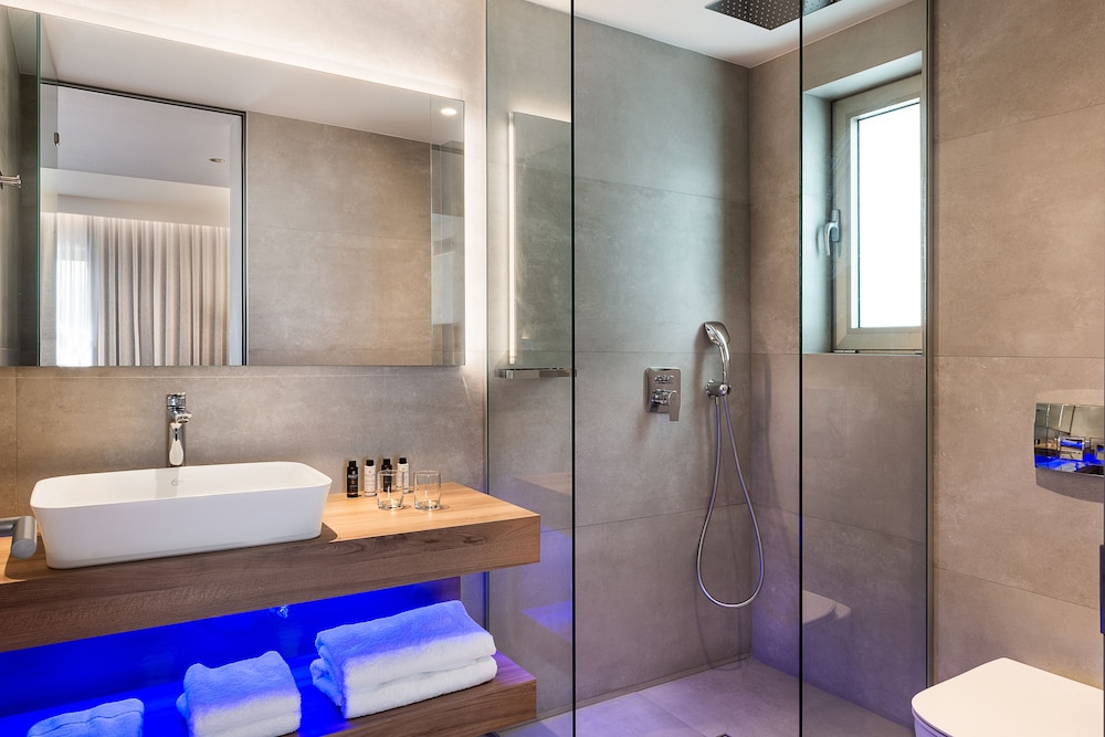 Family Suite, Pool Access, Partial Sea View
