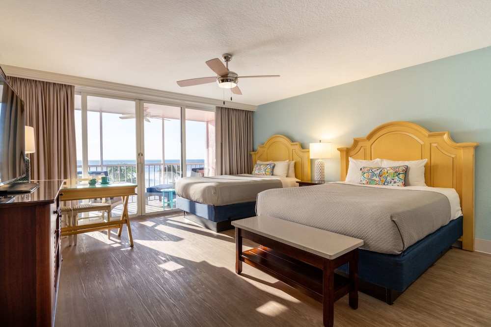 Deluxe Studio, 2 Queen Beds (Gulf Front) - Photo 1
