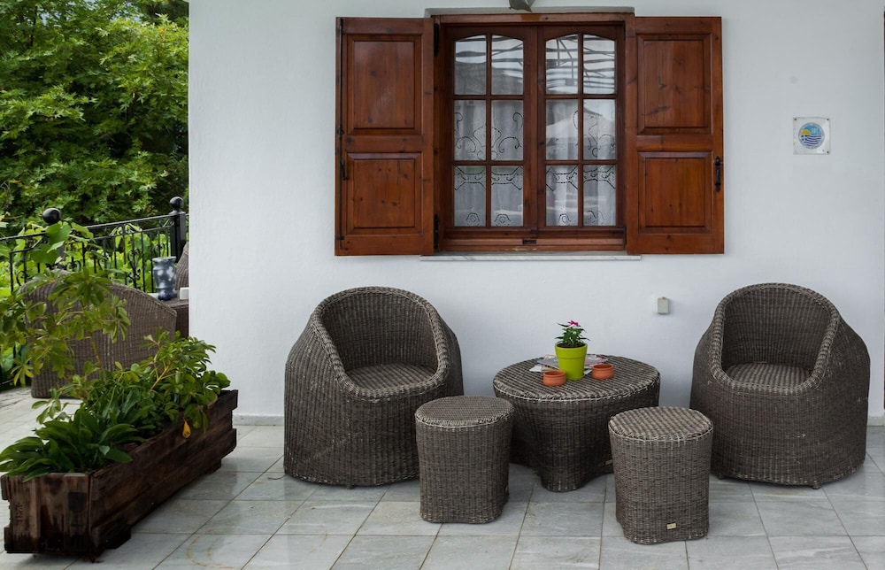 Studio, Smoking photo 2