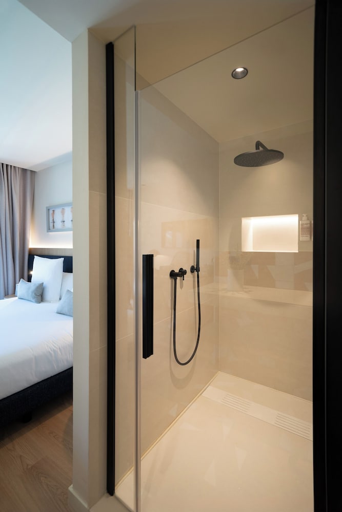 Deluxe Room, Balcony