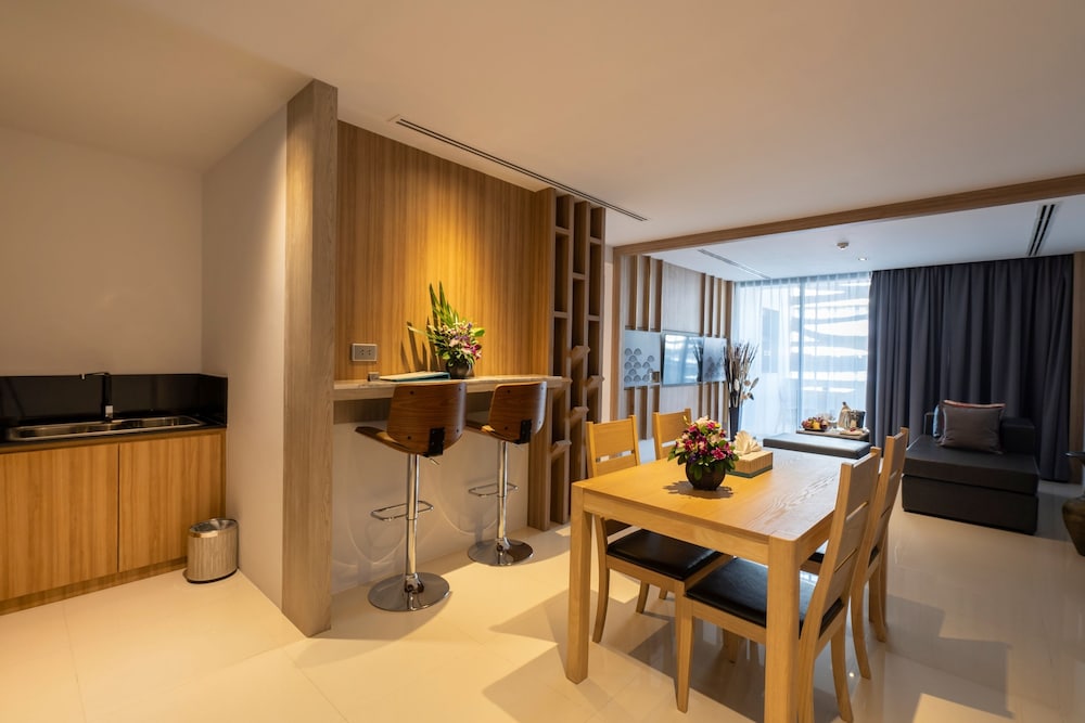 Two Bedroom Suite - Photo 3