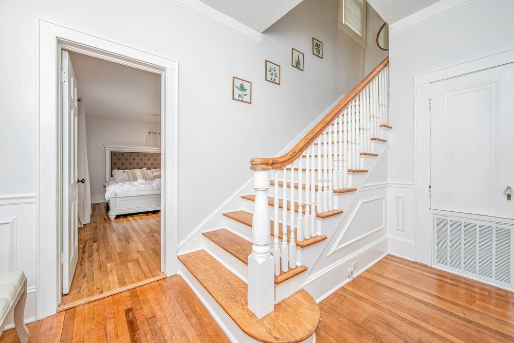 Family Apartment, 4 Bedrooms, 2 Bathrooms