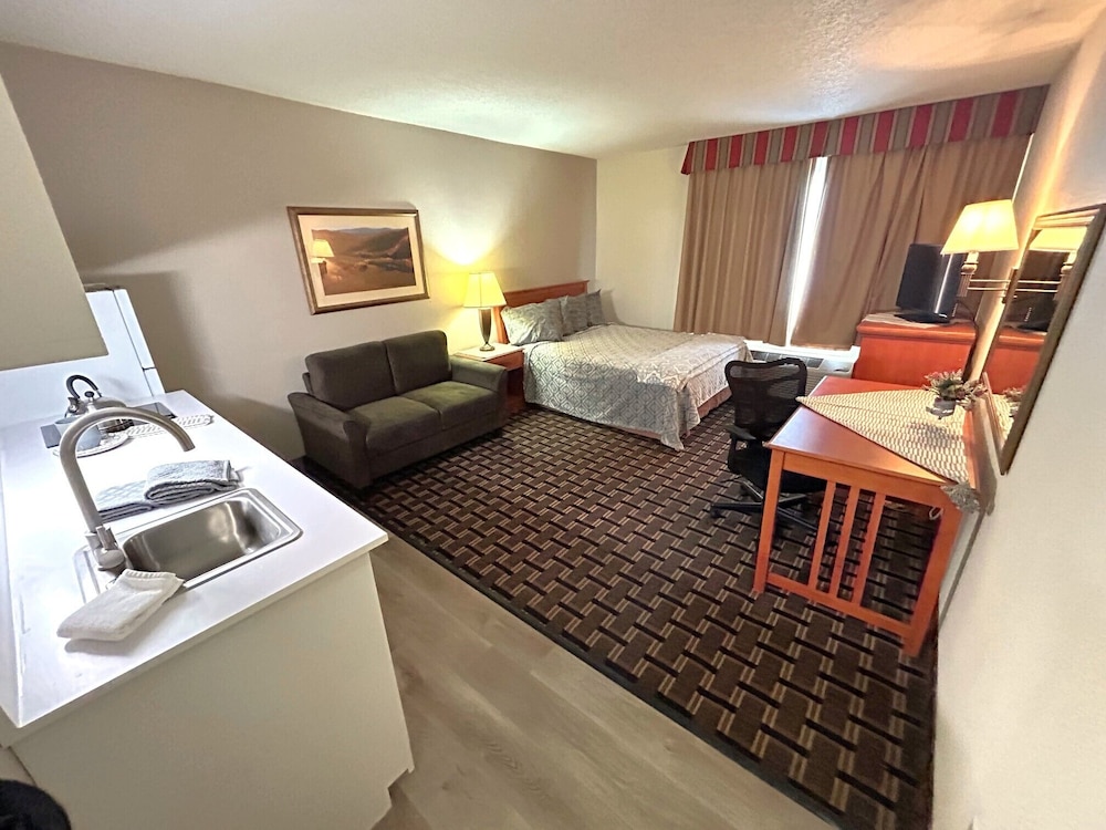 Standard Studio Suite, 1 Queen Bed, Non Smoking, Kitchenette photo 3