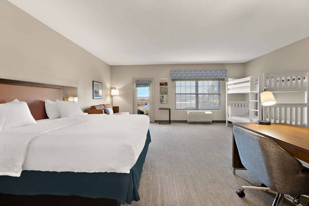 Suite, 1 King Bed, Non Smoking - Photo 1