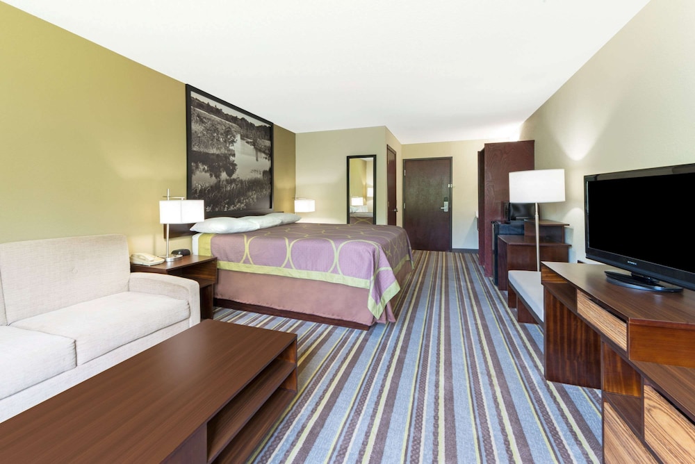 Room, 1 King Bed, Smoking - Photo 3