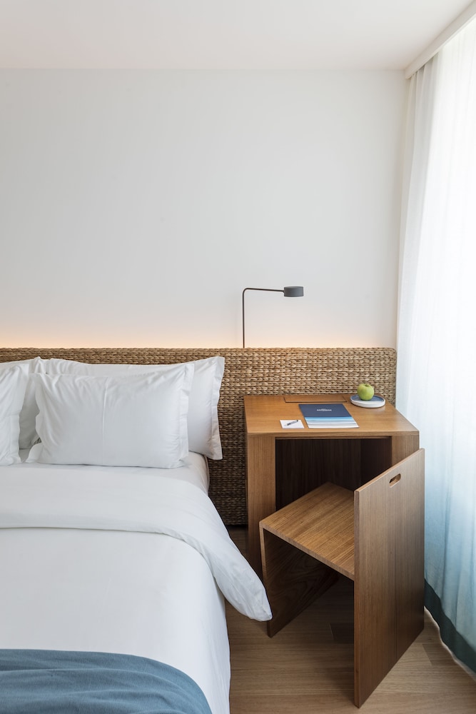 Double or Twin Room, City View - Photo 2