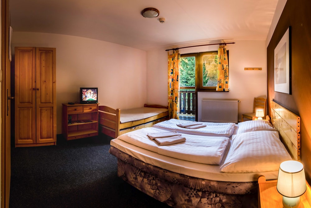 Basic Room, 3 Twin Beds photo 1