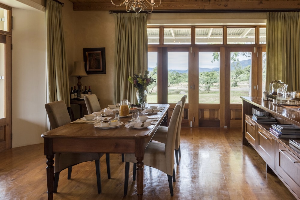 Exclusive House (Hillside Manor 5 pax) photo 2