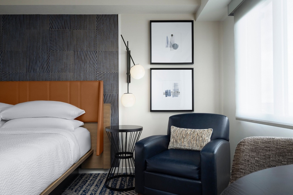 Room, 1 King Bed, Marina View (Mobility/Hearing Access, Roll-In Shwr) - Photo 3