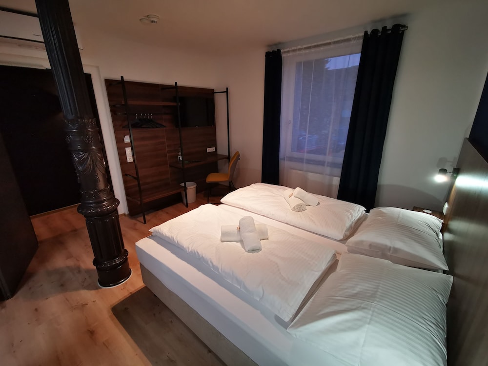 Deluxe Double or Twin Room photo 1