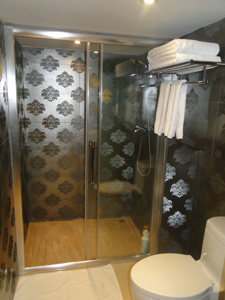 Business Suite, 1 King Bed photo 3