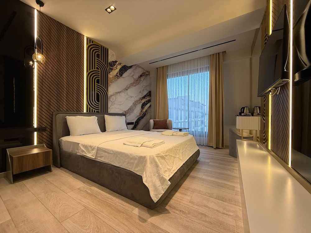 Classic Double Room, Balcony, City View photo 1