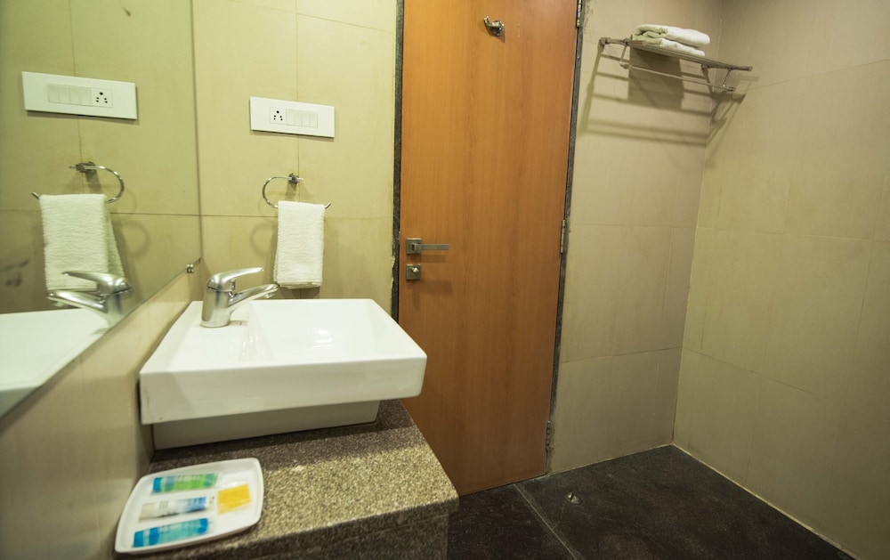 Executive Room - Photo 6