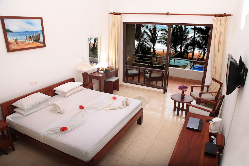 Deluxe Double Room, Beach View photo 1