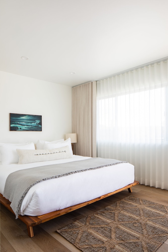 Classic Room, 1 Queen Bed, Accessible - Photo 3