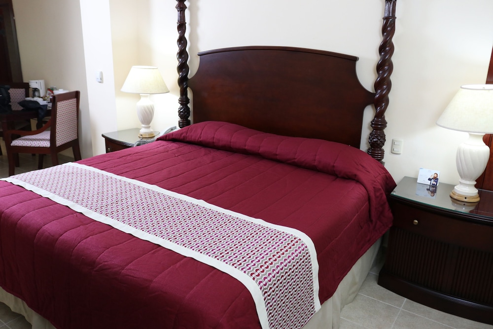 Luxury King Room - Photo 3