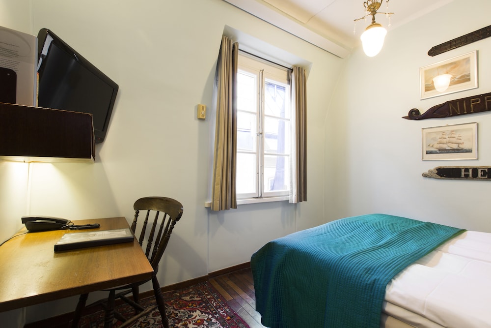 Captains Single Room