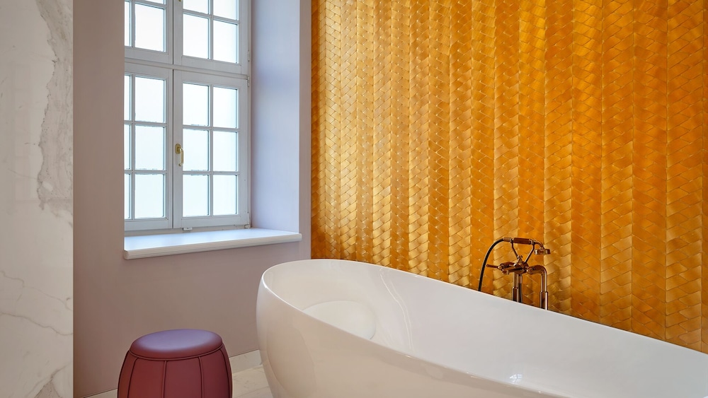 Queen Suite - Photo 5