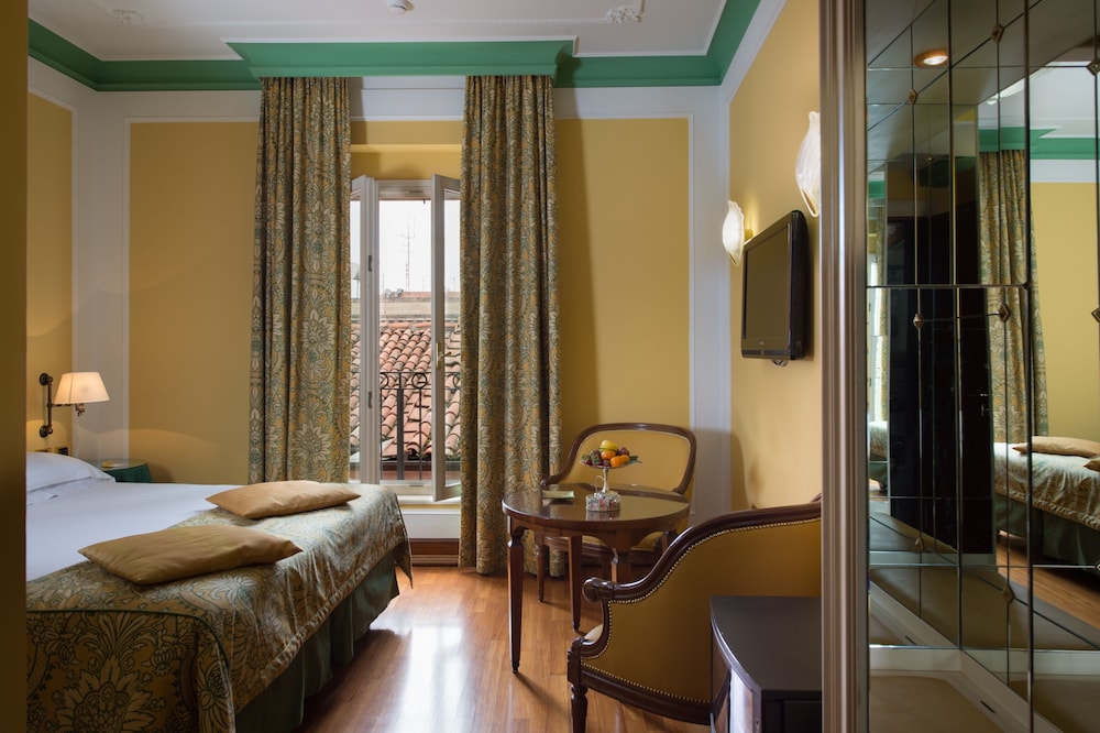 Deluxe Double or Twin Room - Photo 2