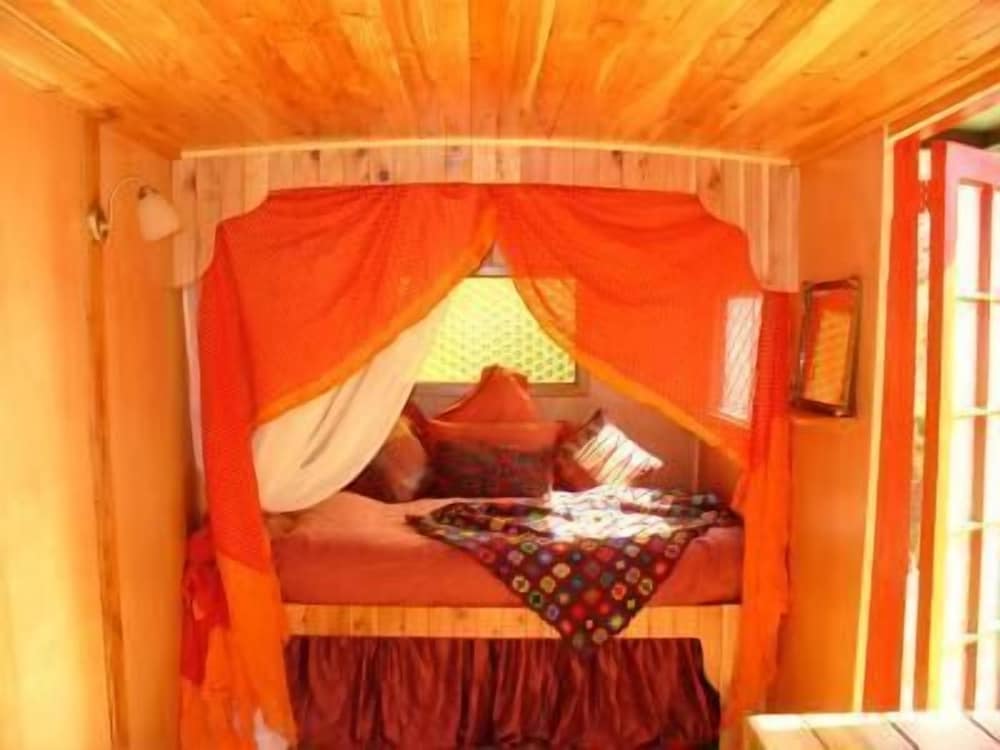 Gypsy Caravan, Shared Bathroom (with optional Outdoor Hot Spa-Bath)